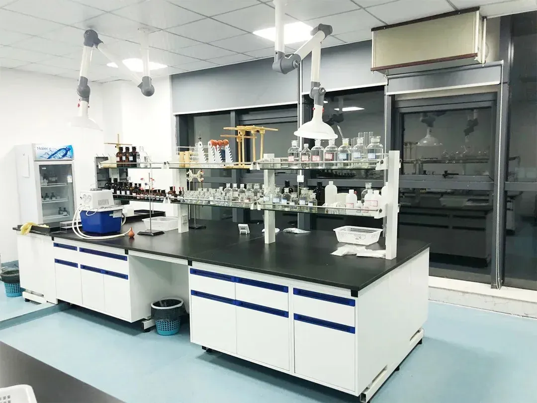 Laboratory equipment including PXA-2000 air generator and GC-2014C gas chromatograph